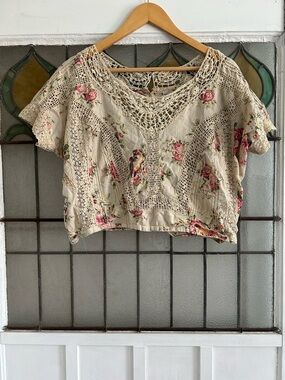 MAGNOLIA PEARL

Boho Cream Floral Crochet Lace Crop Top